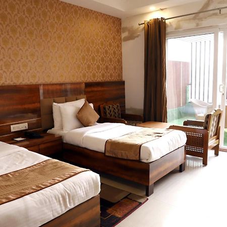 Airport Hotel New Delhi Exterior photo
