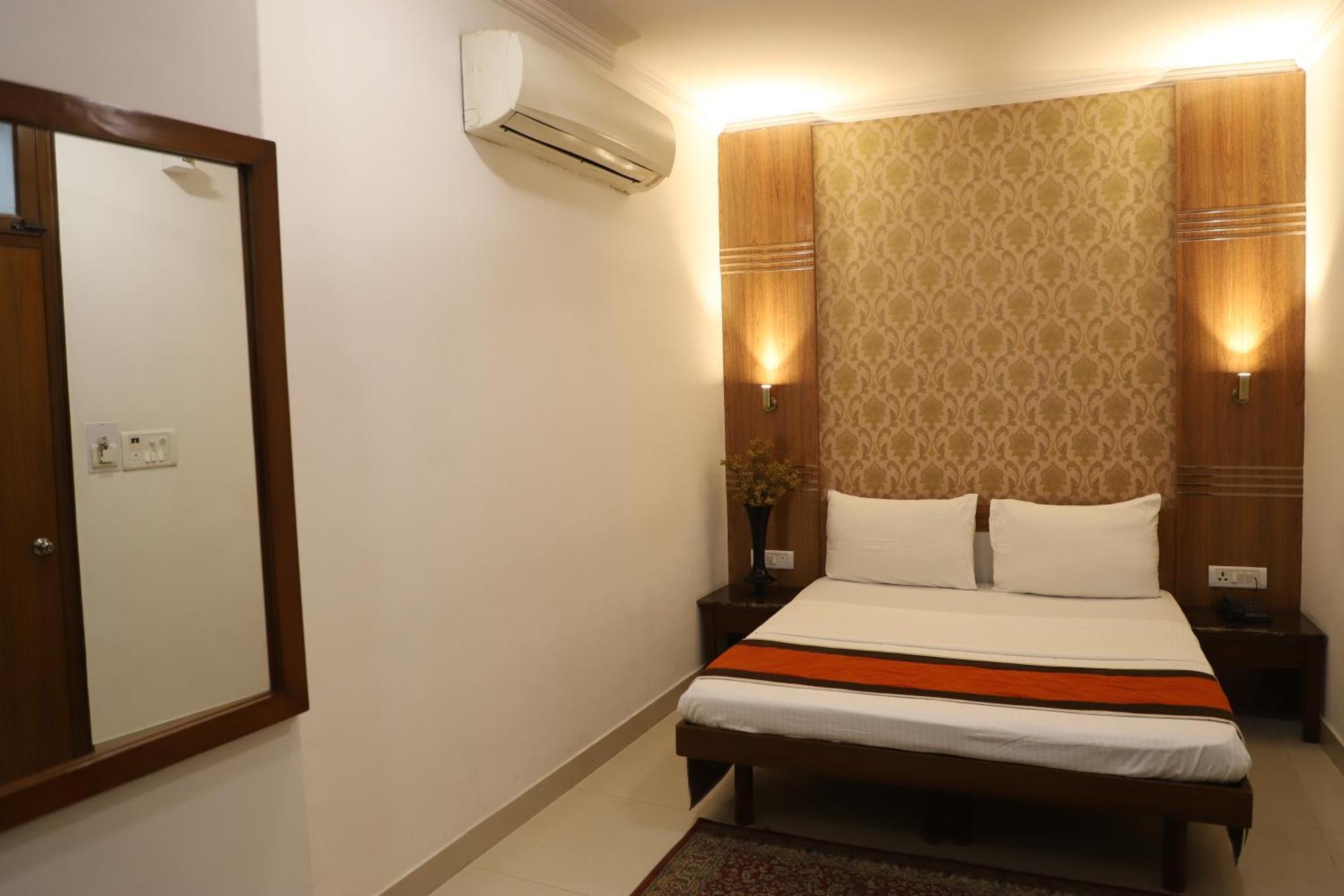 Airport Hotel New Delhi Exterior photo